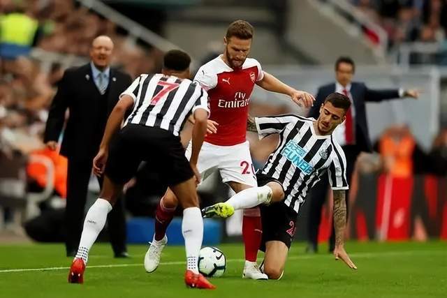 阿莫林执教曼联第一周 展现出非凡的魅力和自信